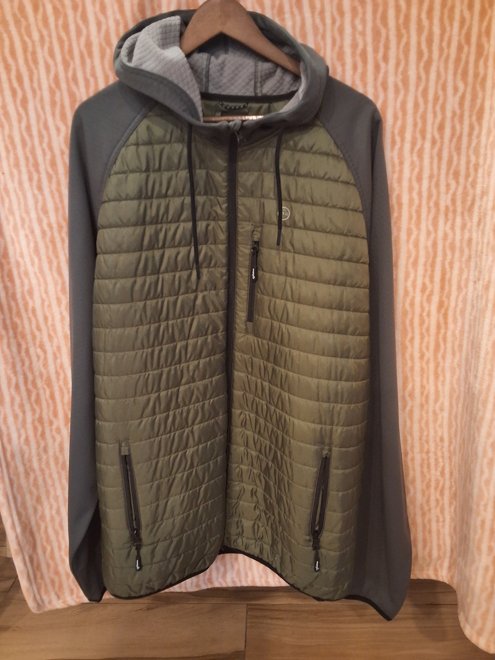 Wrangler Quilted Hooded Puffer Jacket in Olive and Gray